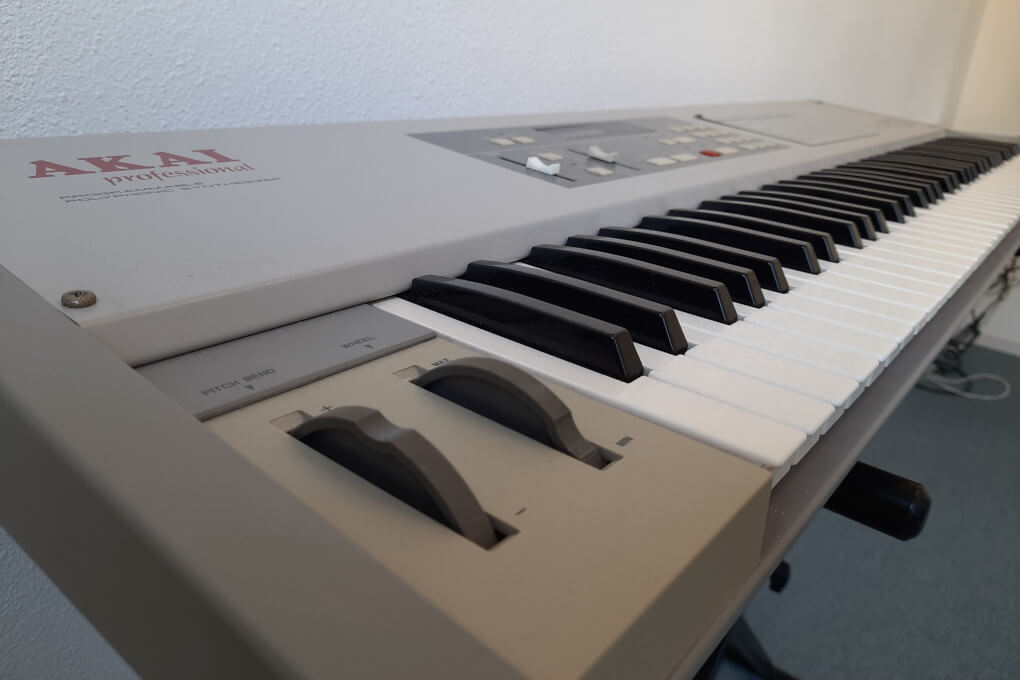 Akai Professional AX73 Programmable Polyphonic Analog