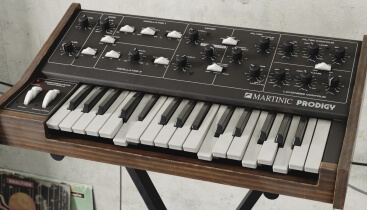 Martinic Colorsound Tremolo - 1974年トレモロエフェクトペダルプラグイン
