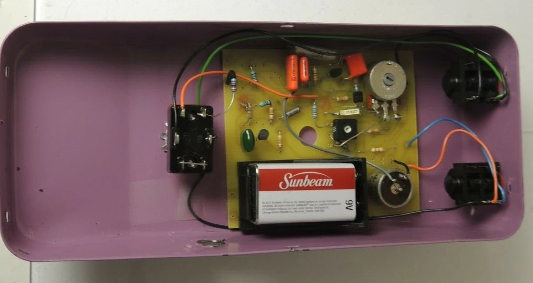 Martinic Colorsound Tremolo - 1974年トレモロエフェクトペダルプラグイン